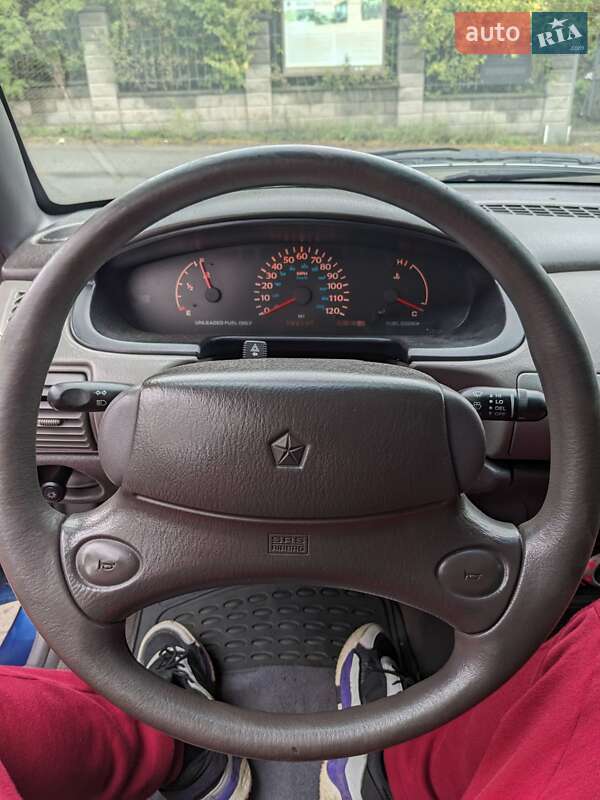 Седан Dodge Neon 1995 в Бучачі