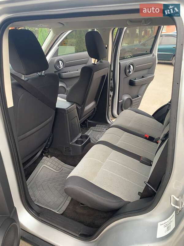 Позашляховик / Кросовер Dodge Nitro 2007 в Синельниковому