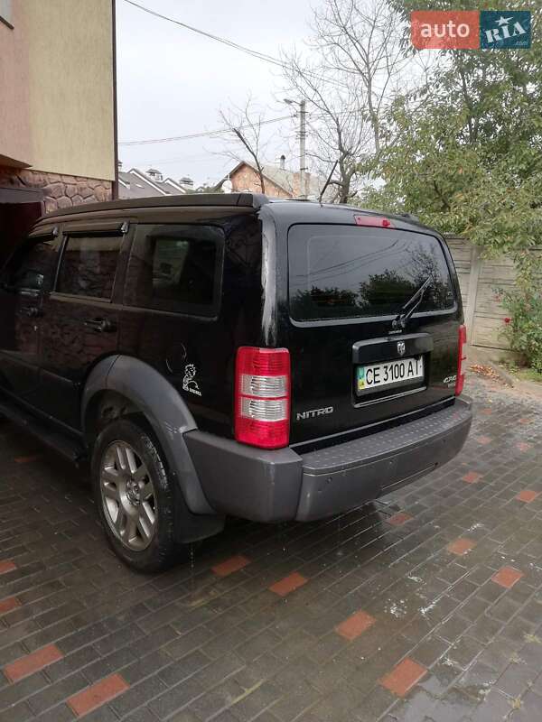 Внедорожник / Кроссовер Dodge Nitro 2007 в Черновцах