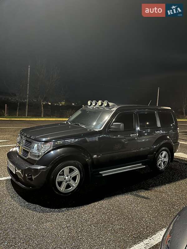 Внедорожник / Кроссовер Dodge Nitro 2008 в Черновцах