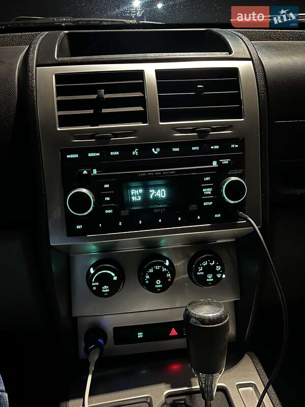 Внедорожник / Кроссовер Dodge Nitro 2008 в Черновцах