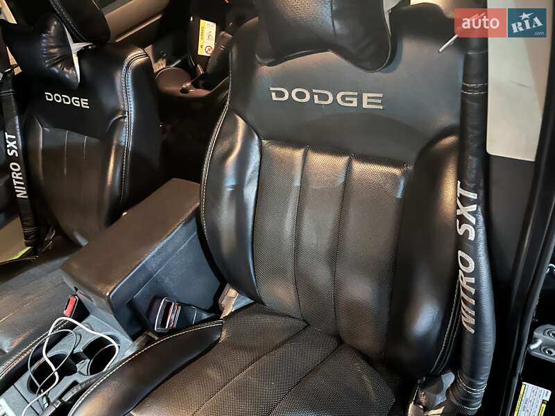 Внедорожник / Кроссовер Dodge Nitro 2008 в Черновцах