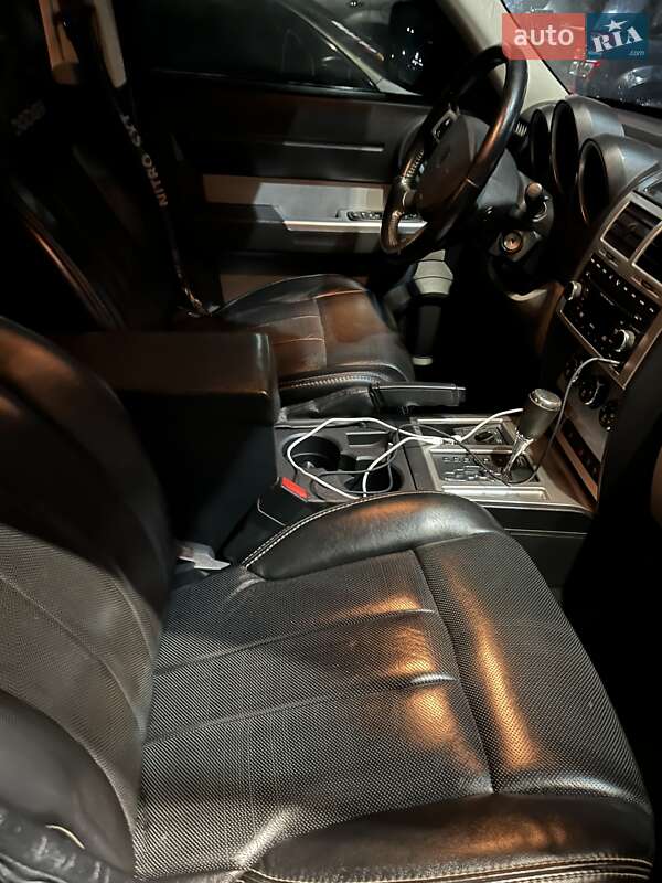 Внедорожник / Кроссовер Dodge Nitro 2008 в Черновцах