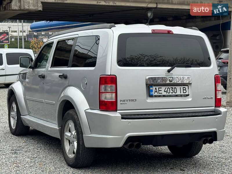 Внедорожник / Кроссовер Dodge Nitro 2007 в Днепре