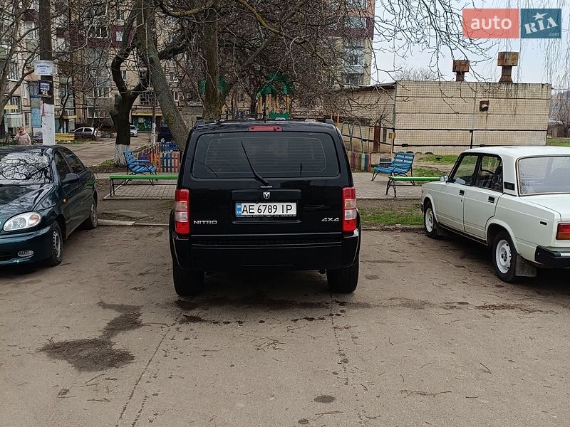 Внедорожник / Кроссовер Dodge Nitro 2007 в Кривом Роге