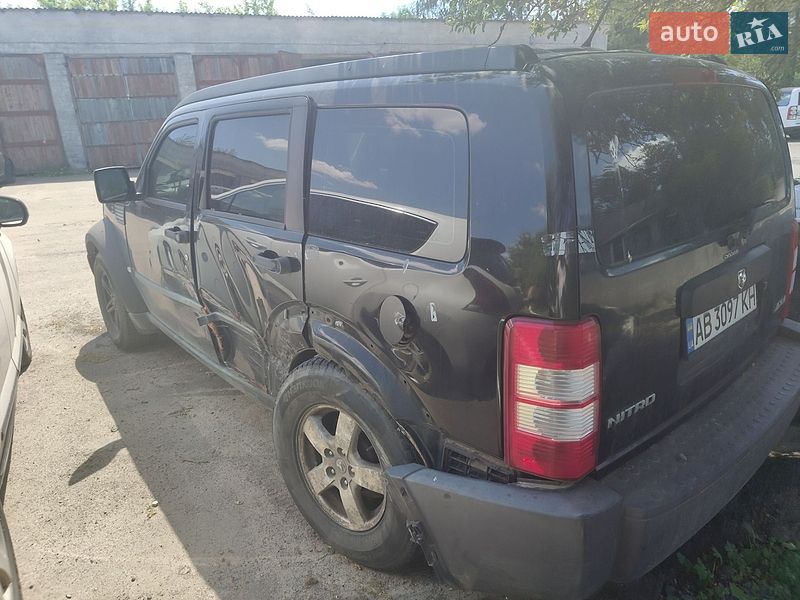 Внедорожник / Кроссовер Dodge Nitro 2007 в Остроге
