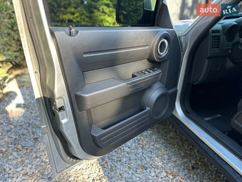 Позашляховик / Кросовер Dodge Nitro 2007 в Києві