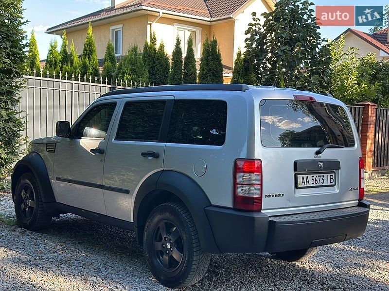 Позашляховик / Кросовер Dodge Nitro 2007 в Києві