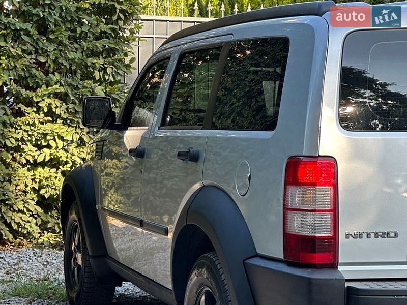 Позашляховик / Кросовер Dodge Nitro 2007 в Києві