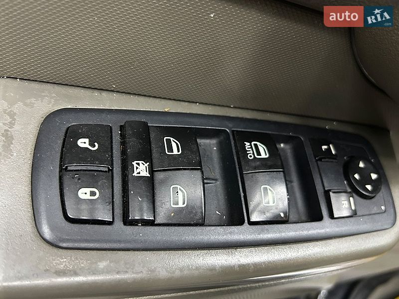 Позашляховик / Кросовер Dodge Nitro 2007 в Чернівцях фото 17 Позашляховик / Кросовер Dodge Nitro 2007 в Чернівцях