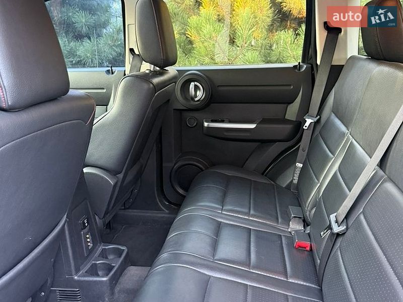 Внедорожник / Кроссовер Dodge Nitro 2008 в Днепре