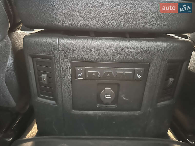 Пікап Dodge RAM 1500 2015 в Чернівцях