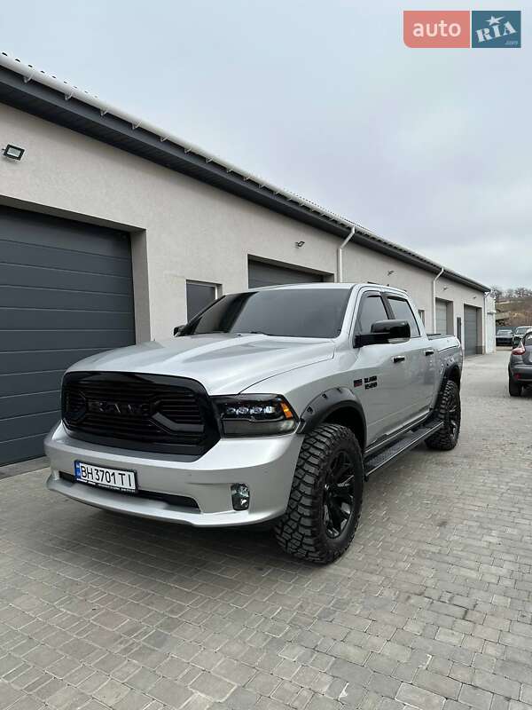 Dodge RAM 1500 2015