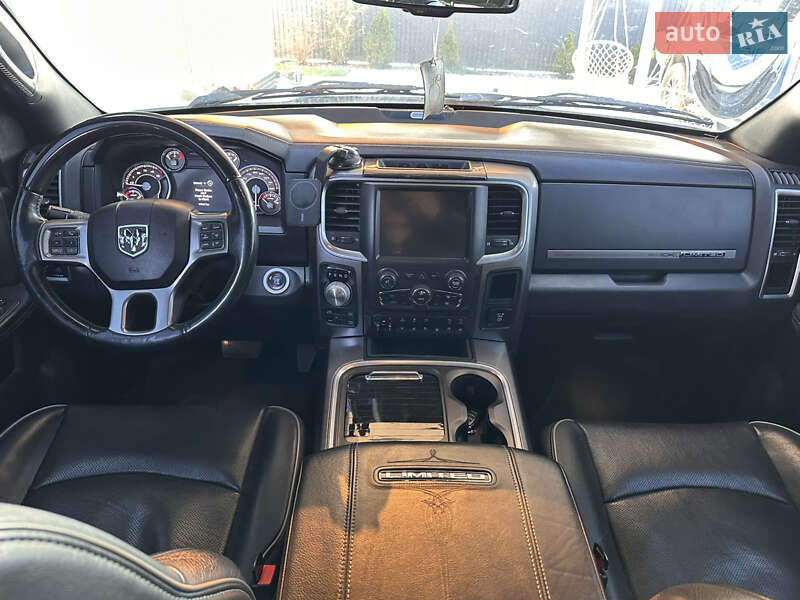 Пікап Dodge RAM 1500 2015 в Чернівцях