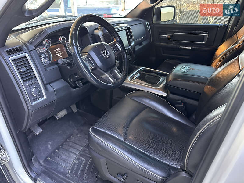 Пікап Dodge RAM 1500 2015 в Чернівцях