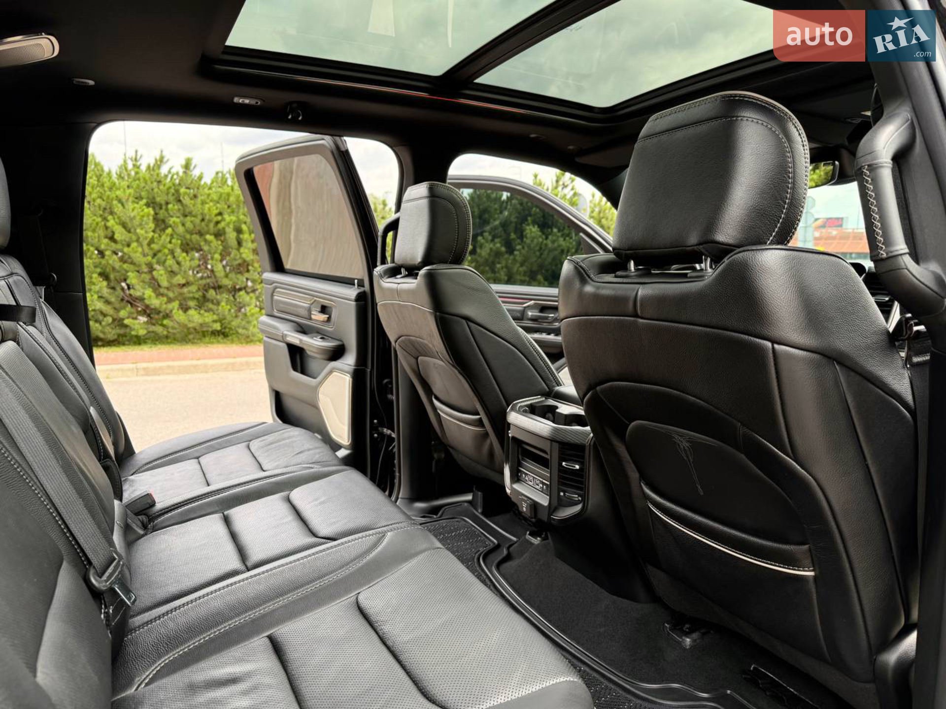 2019 Dodge RAM - мініатюра 25