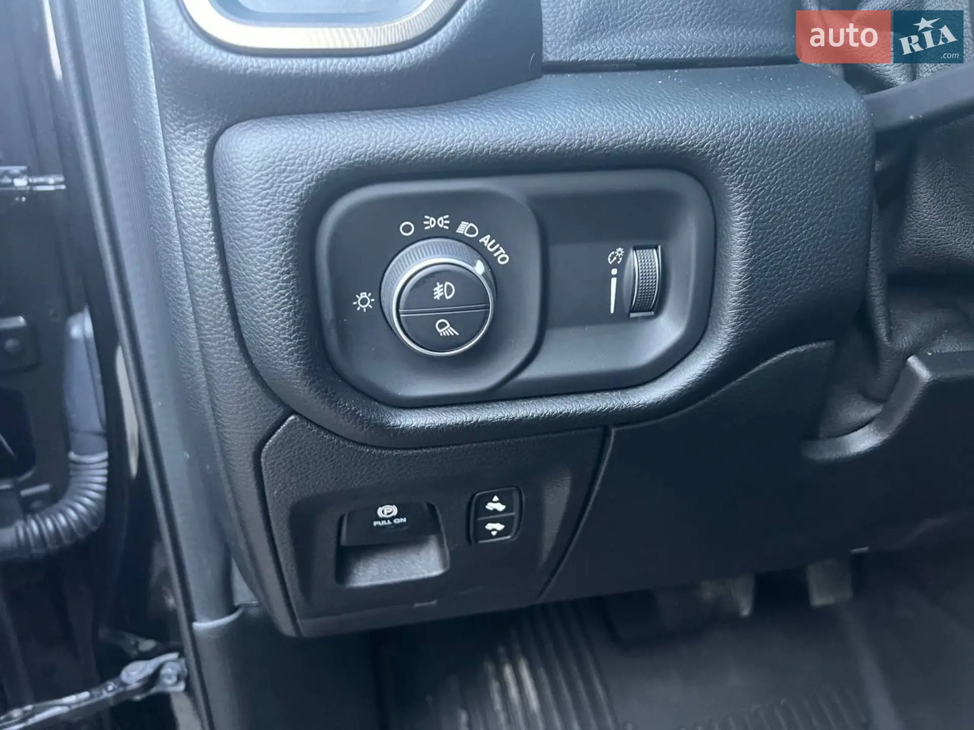 2020 Dodge RAM - мініатюра 19