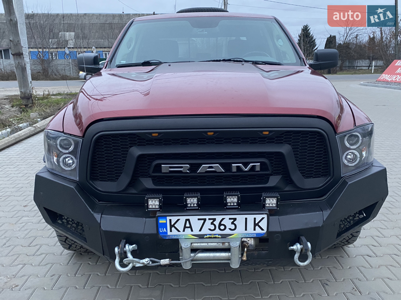 Dodge Ram 2015 Тюнінгований обвіс Встановлена лебідка,лед оптика ,дорога газова установка Новий акумулятор Повністю обслужений
Розхід 20л газу.