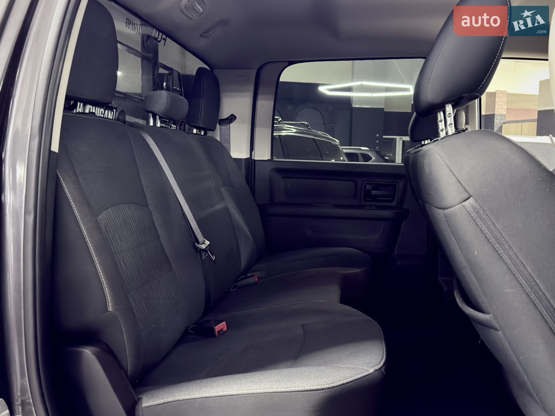 2021 Dodge RAM - мініатюра 16