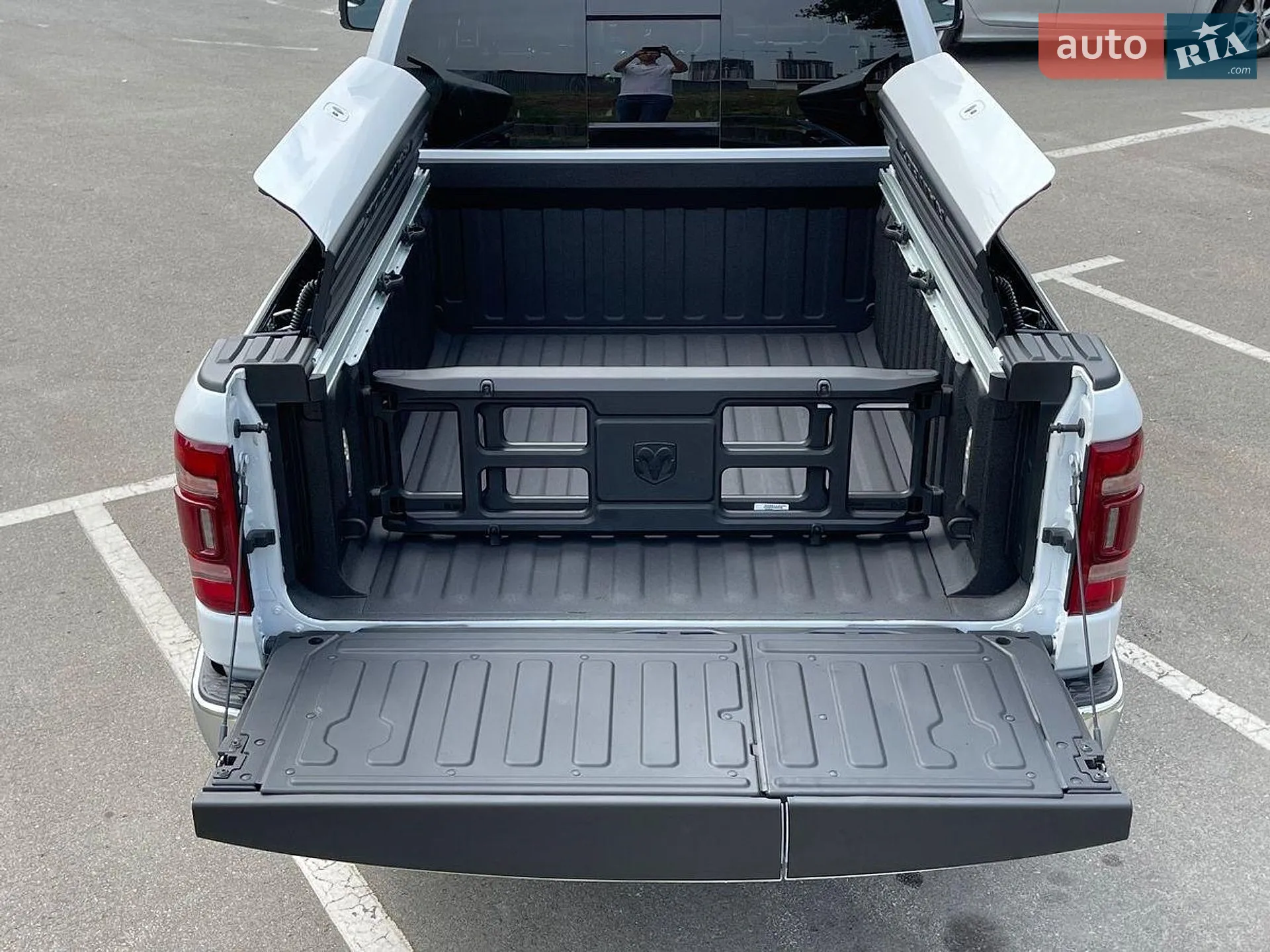 2021 Dodge RAM - мініатюра 12