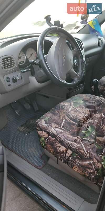 Минивэн Dodge Ram Van 2003 в Саврани