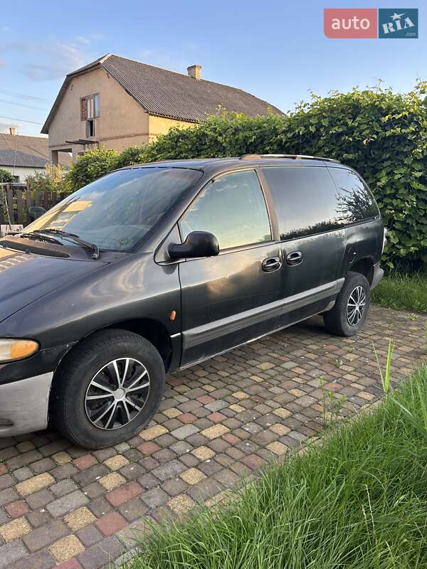 Минивэн Dodge Ram Van 1999 в Новояворовске