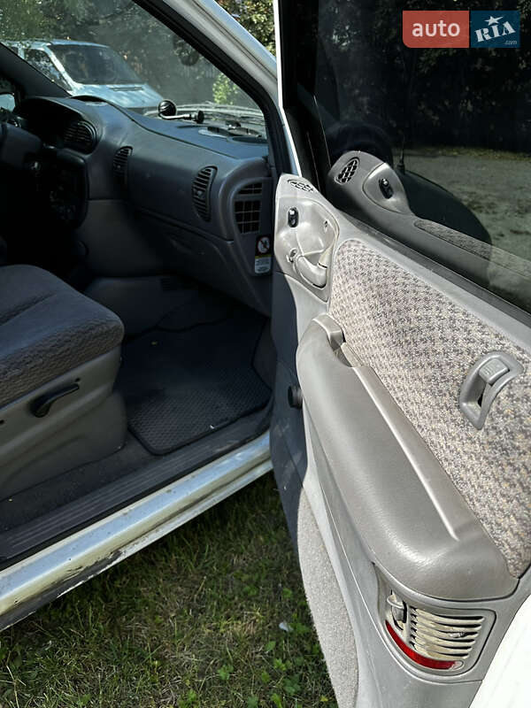 Мінівен Dodge Ram Van 2000 в Радивиліві