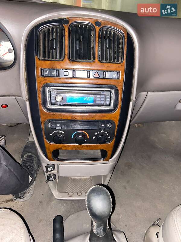 Мінівен Dodge Ram Van 2003 в Мукачевому
