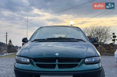 Минивэн Dodge Ram Van 1998 в Шумске