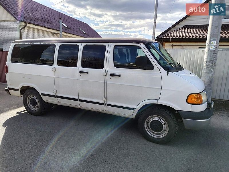 Мінівен Dodge Ram Van 2002 в Василькові