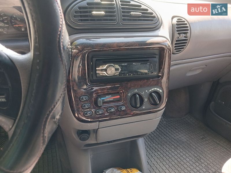 Минивэн Dodge Ram Van 1999 в Попельне
