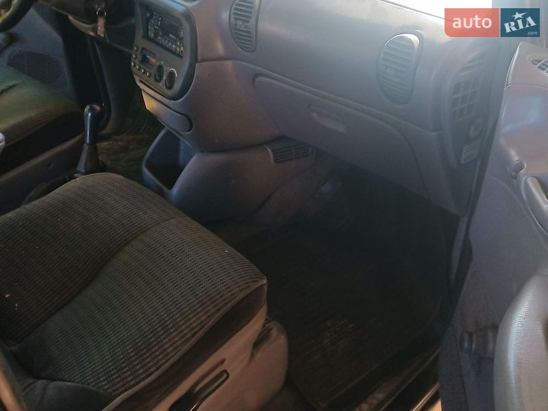 Мінівен Dodge Ram Van 1999 в Чернівцях