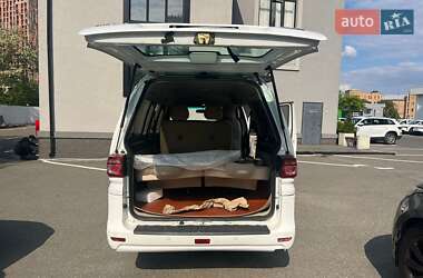 Минивэн Dongfeng M5EV 2017 в 