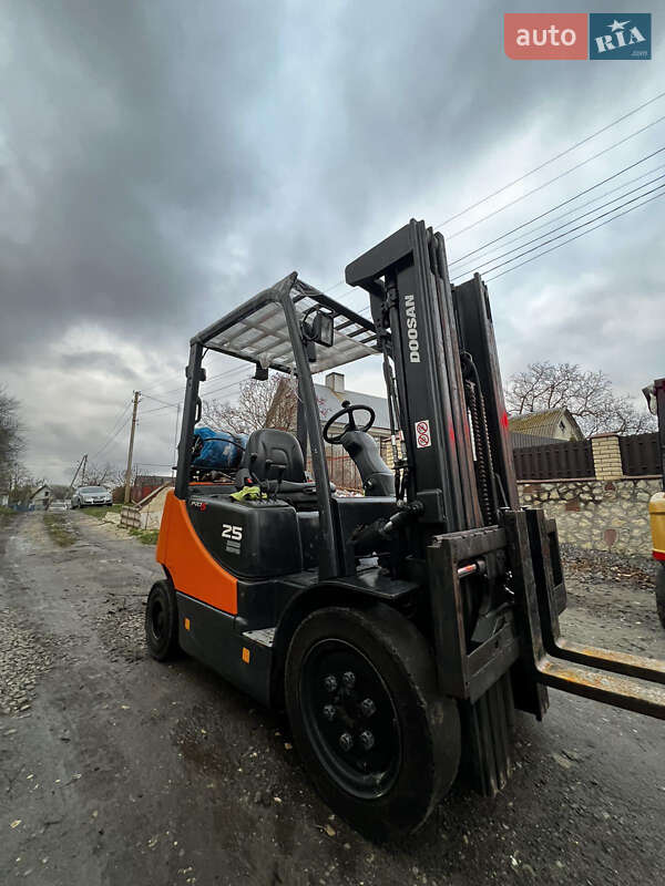 Вилочний навантажувач Doosan 255 LC-V 2014 в Тернополі фото 9 Вилочний навантажувач Doosan 255 LC-V 2014 в Тернополі