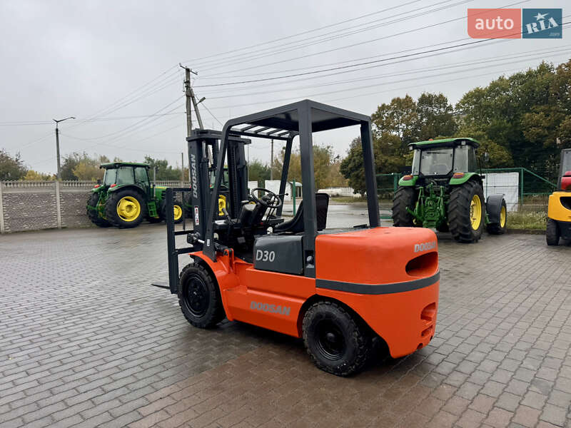 Вилочний навантажувач Doosan D 30C 2008 в Радомишлі фото 2 Вилочний навантажувач Doosan D 30C 2008 в Радомишлі