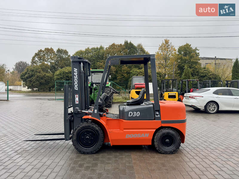 Вилочний навантажувач Doosan D 30C 2008 в  фото Вилочний навантажувач Doosan D 30C 2008 в