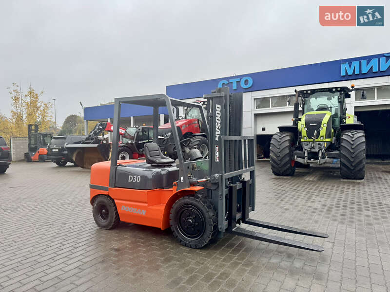 Вилочний навантажувач Doosan D 30C 2008 в Радомишлі фото 6 Вилочний навантажувач Doosan D 30C 2008 в Радомишлі