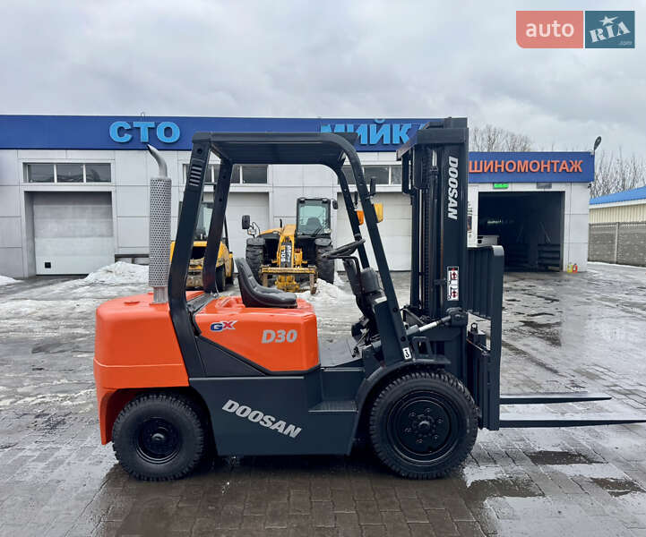 Вилочный погрузчик Doosan D 30C 2007 в Радомышле