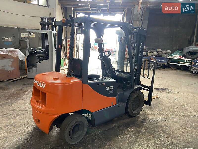 Вилочний навантажувач Doosan D 30G 2012 в Києві фото 3 Вилочний навантажувач Doosan D 30G 2012 в Києві