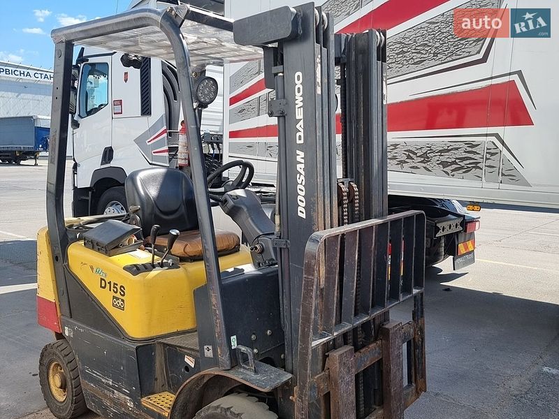 Вилочный погрузчик Doosan DL 2006 в Киеве