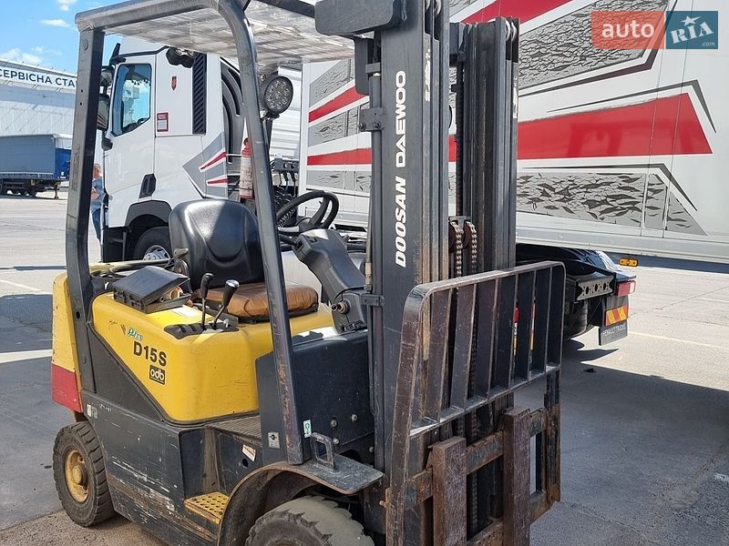 Вилочный погрузчик Doosan DL 2006 в Киеве