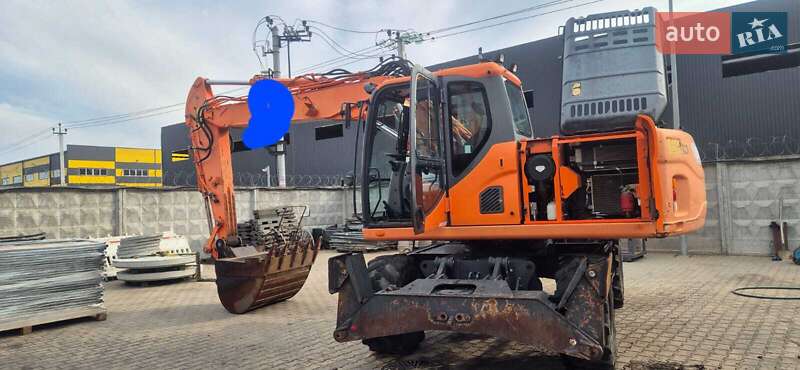 Экскаватор погрузчик Doosan DX 2013 в Черновцах