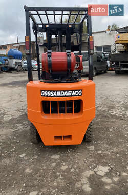 Вилочний навантажувач Doosan G 2007 в 