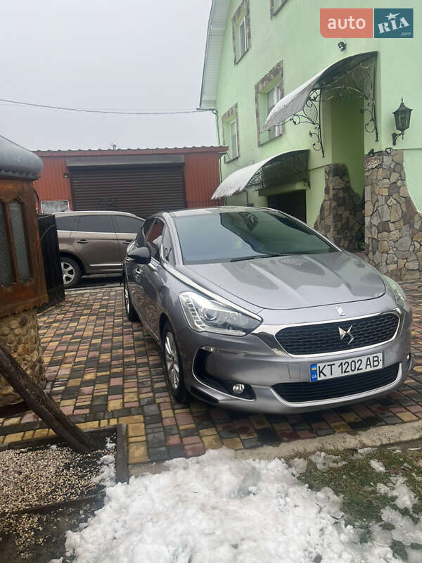 Хэтчбек DS 5 2017 в 