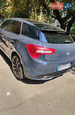 Хэтчбек DS 5 2016 в 