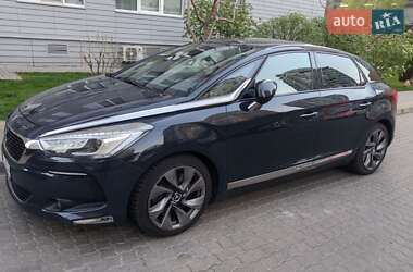 Хэтчбек DS 5 2016 в 