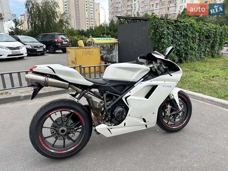 Спортбайк Ducati 1198 2009 в Киеве