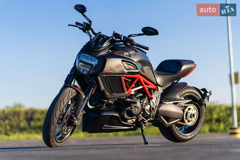 Мотоцикл Спорт-туризм Ducati Diavel 1200 Carbon 2014 в Львове