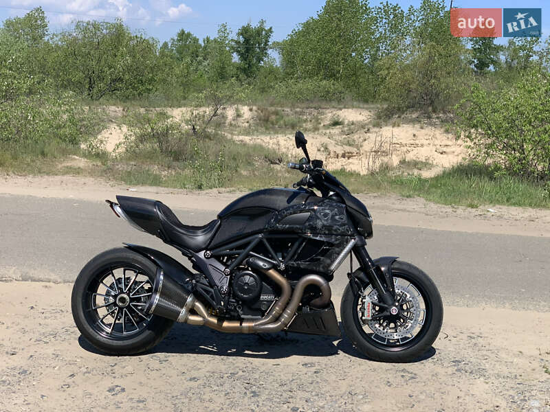 Мотоцикл Багатоцільовий (All-round) Ducati Diavel 1200 Carbon 2013 в Києві
