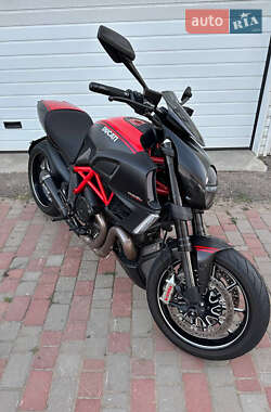 Мотоцикл Спорт-туризм Ducati Diavel 1200 Carbon 2011 в Одессе